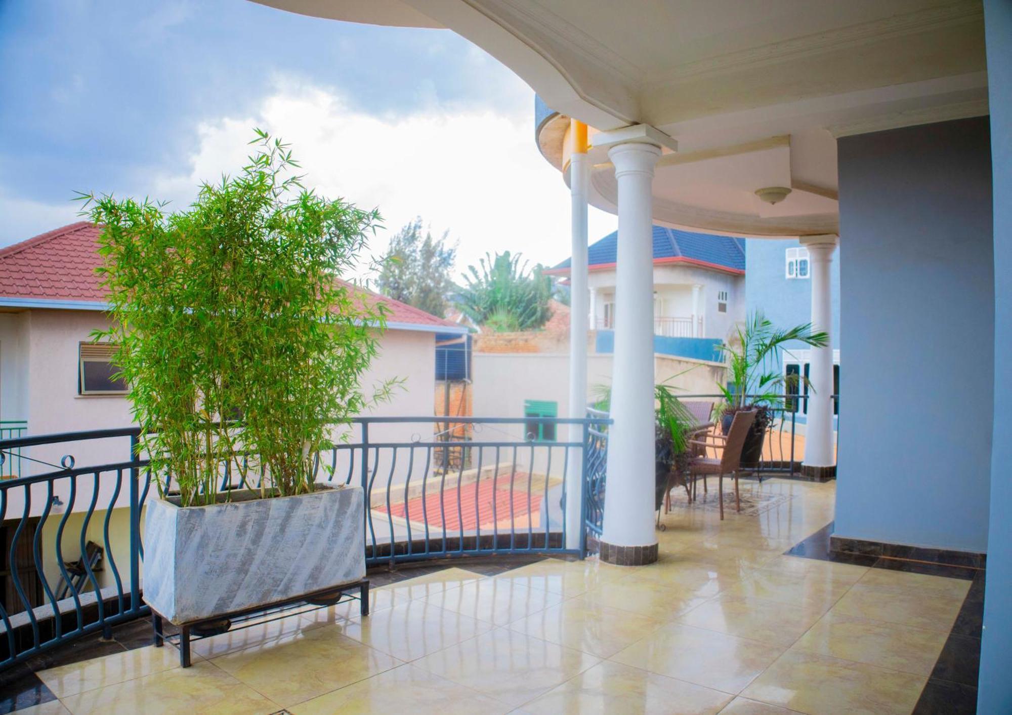 The Vibrant Lodge Gacuriro Kigali Luaran gambar